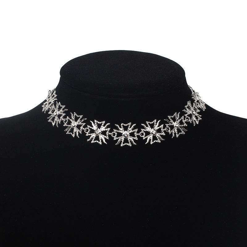 21g Weight Necklace Classification Women'S Gender Gold, Silver Color Fashion Diamond Cross Necklace Wholesale 2