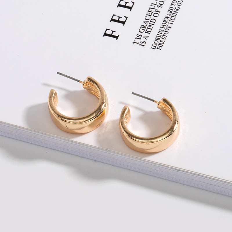 Simple Fashion Metal C-shaped Earrings display picture 9