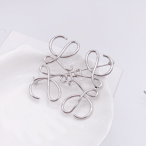 Brooches Luoyi brooch Wei high-end silk scarf buckle geometric square hollow pin suit accessories women's corsage
