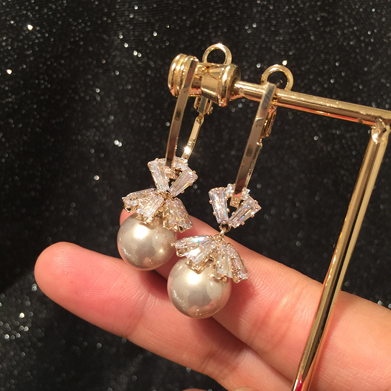 Micro-inlaid Zircon Flower Pearl Earrings Sweet display picture 7