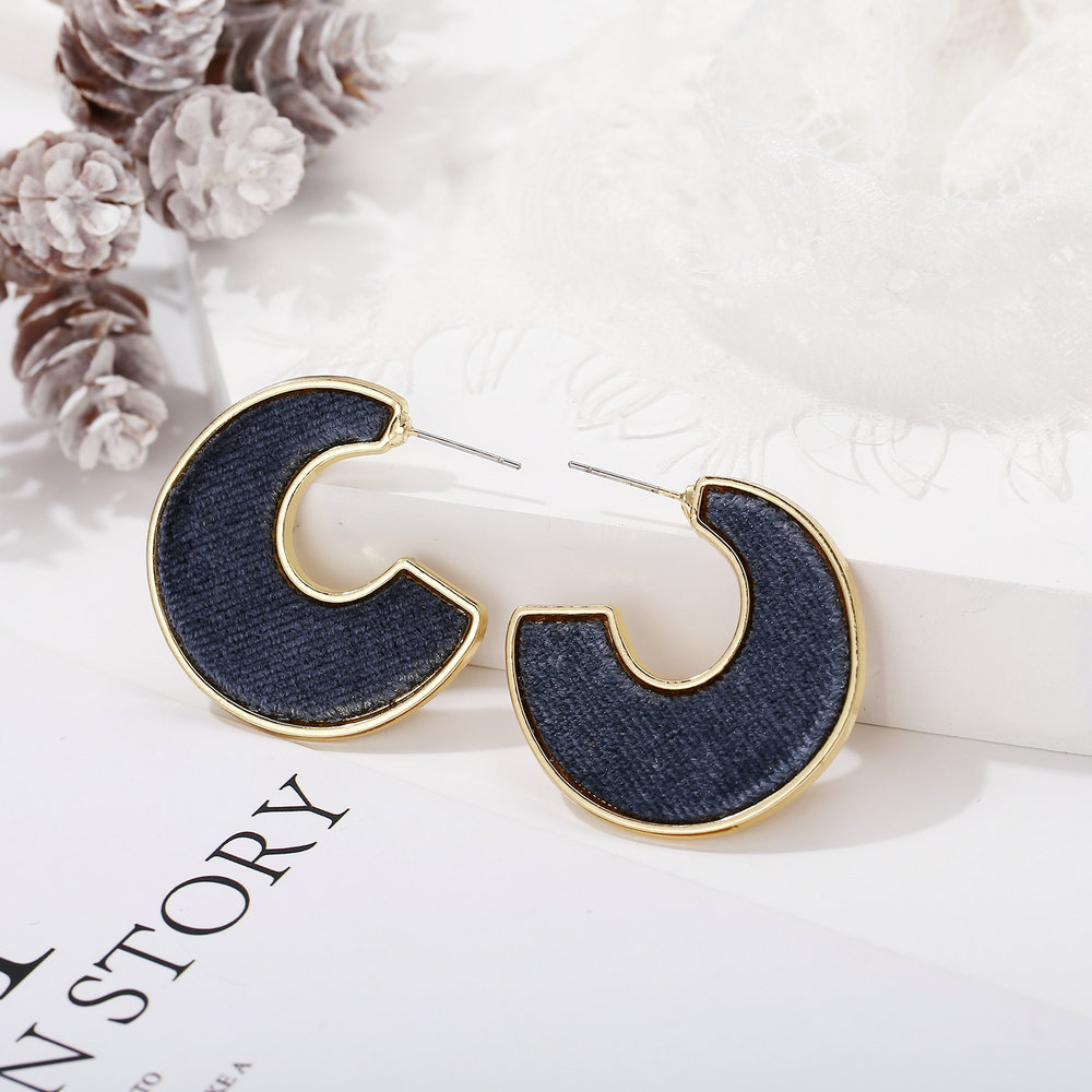 Simple Opening C-shaped Earrings display picture 4