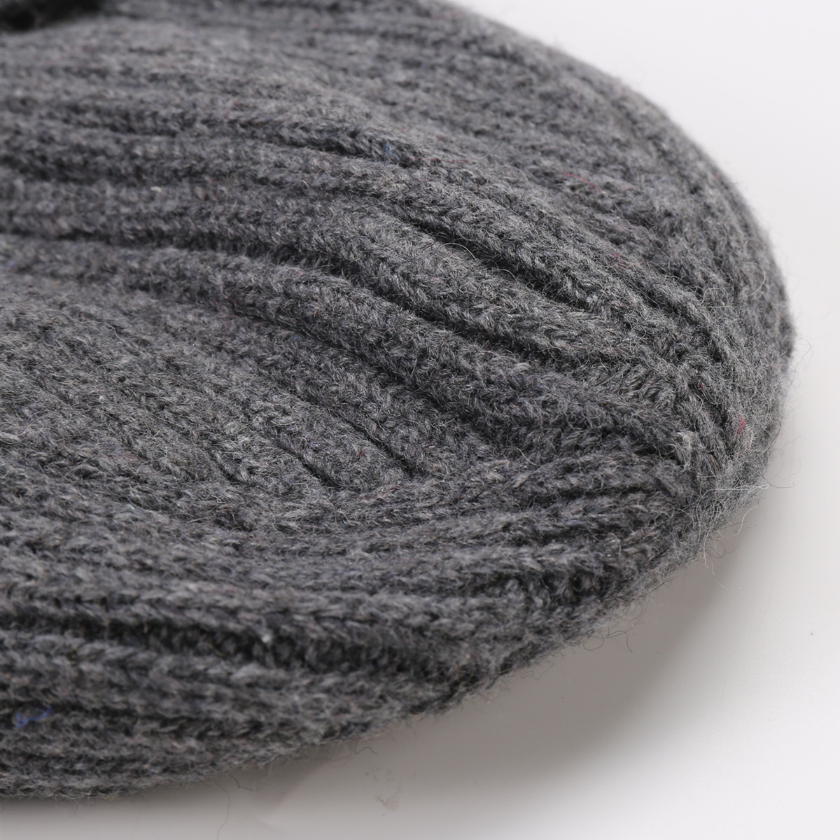 Cappello da uomo in lana calda lavorato a maglia con lettera adesiva con bordo arricciato a righe dritte in velluto autunno e inverno da donna_voghion.com