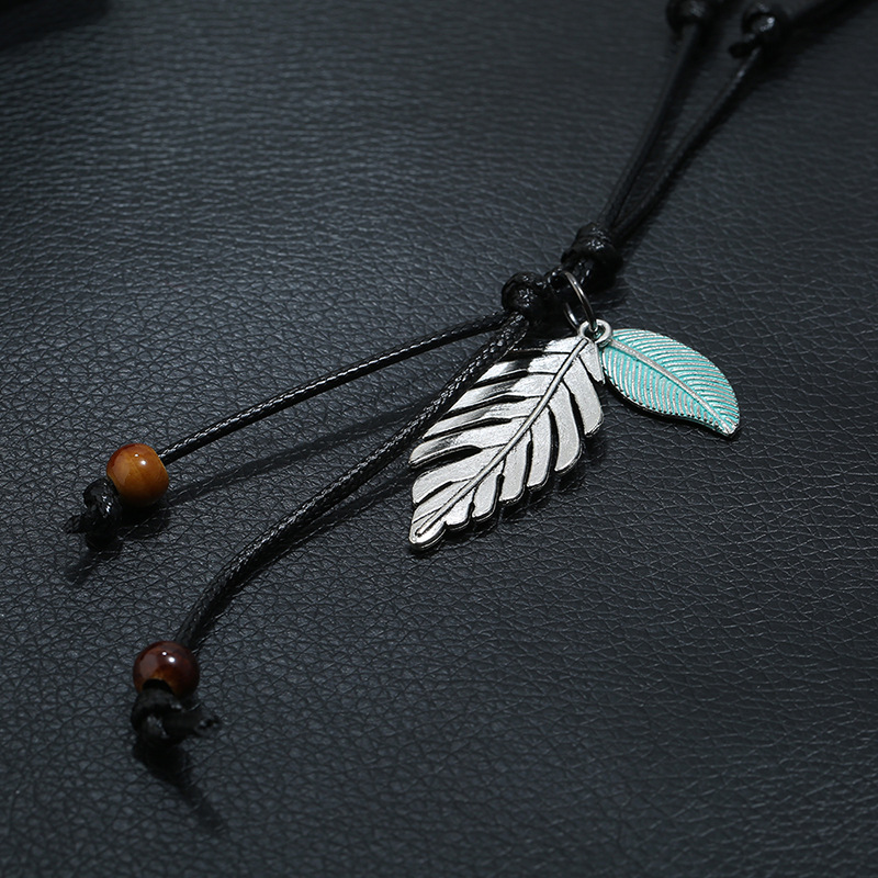 New Alloy Leaf Pendant Student Necklace Simple Wild Clothing Accessories Long Sweater Chain display picture 3