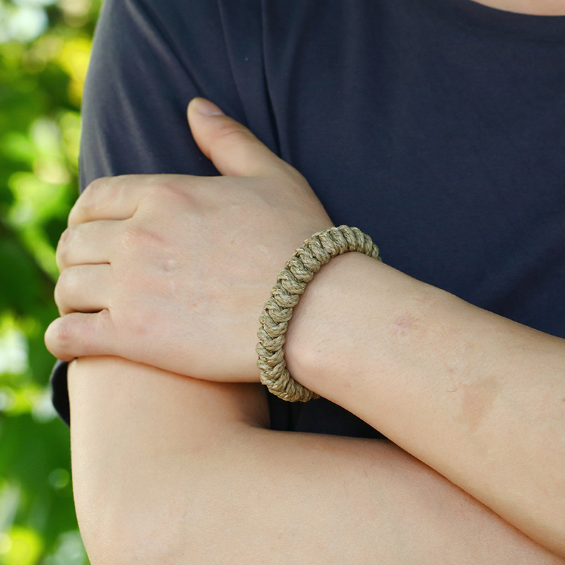 Hand-woven Vintage Hemp Rope Bracelet Simple Casual Bracelet Jewelry display picture 2