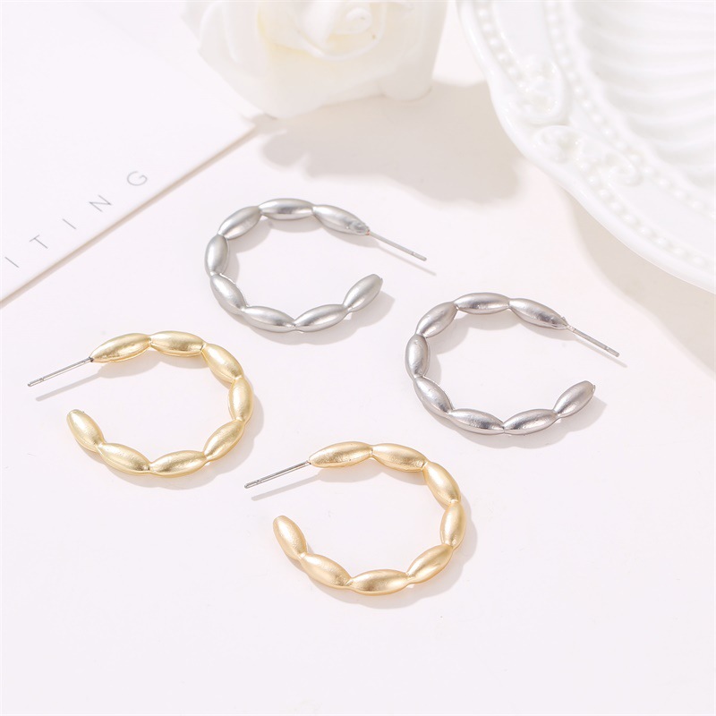 New Fashion Hollow Simple Geometric Freshwater Pearl Metal Earrings display picture 26