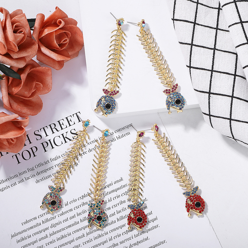 2019 Européen Et Américain De Mode Alliage Chaîne Longue Couture Boucles D'oreilles Élégant Visage Petit Boucles D'oreilles Accessoires Unique Ornement display picture 9