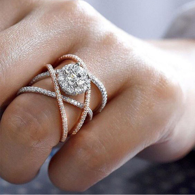 Zhen Rong wish hot sale new rose gold plated color separation ring women's European and American creative cross zircon engagement ring