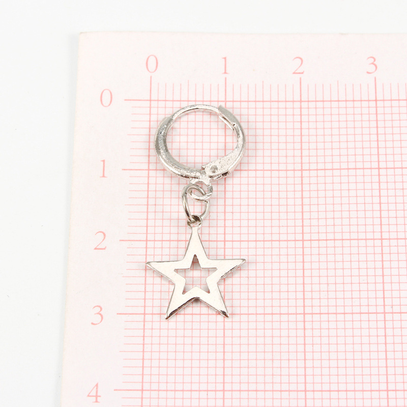 Korean Simple Hoop Earrings Women's Cute Personality Hollow Out Five-pointed Star Alloy Pendant Ear Ring Xingx Ear Clip Cross-border display picture 1