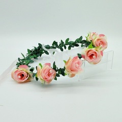 森女の花輪は木の葉の花輪を持っています。