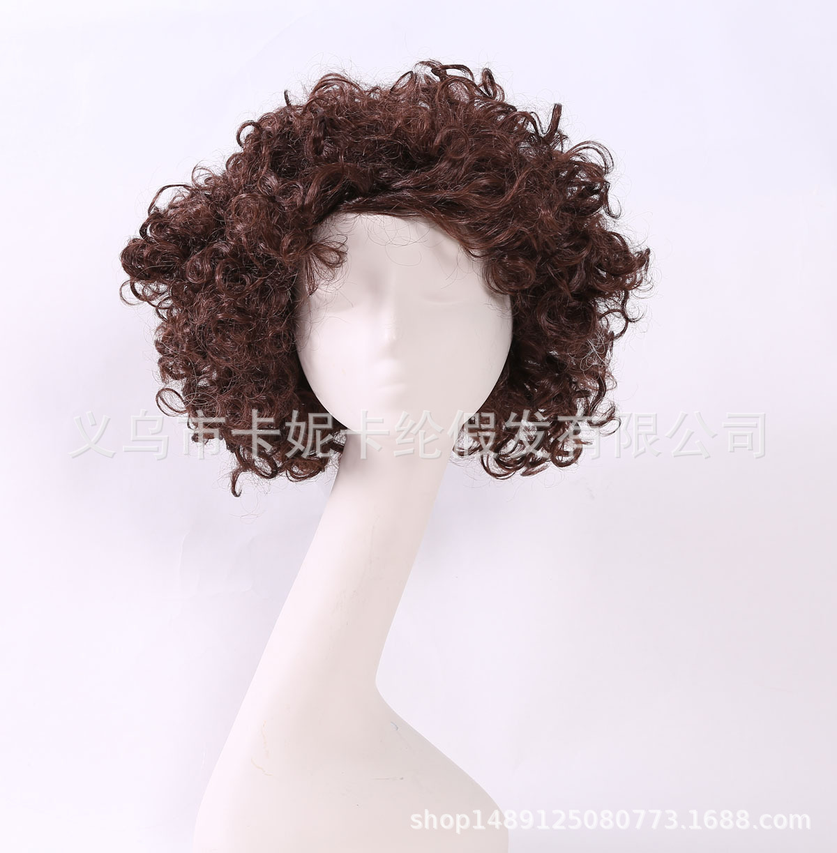 Los nuevos fanáticos de gris plateado envían cabello rizado de tendencia de moda europea y americana