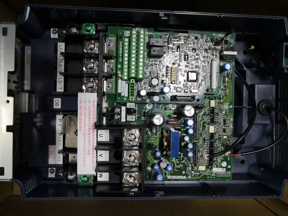 11KW电梯变频器FRN11LM1S-4C 等年底亏本大甩卖