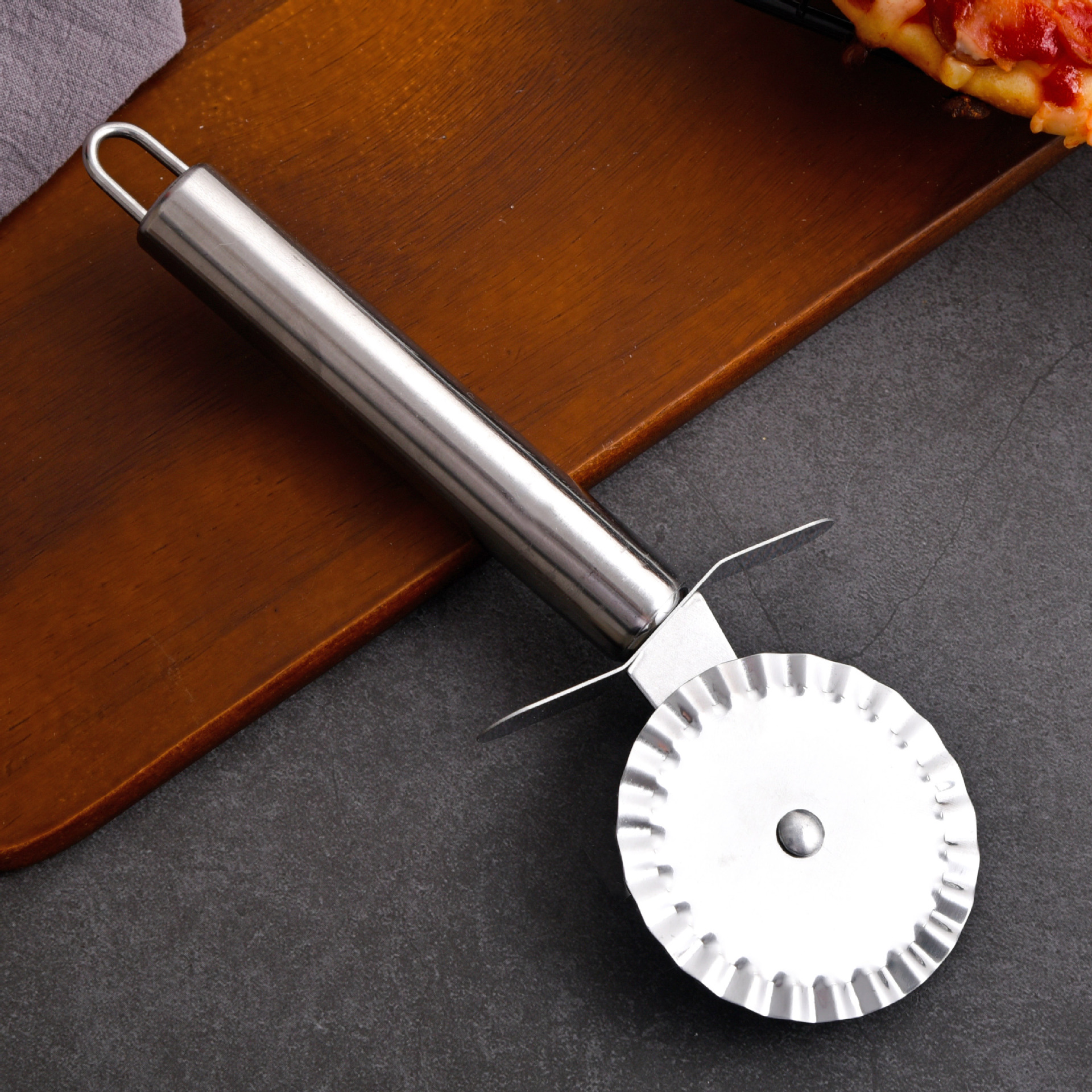 Factory Wholesale All Stainless Steel 430 Pizza Cutter Single Wheel Hob Baking Tools Creative Kitchen Supplies