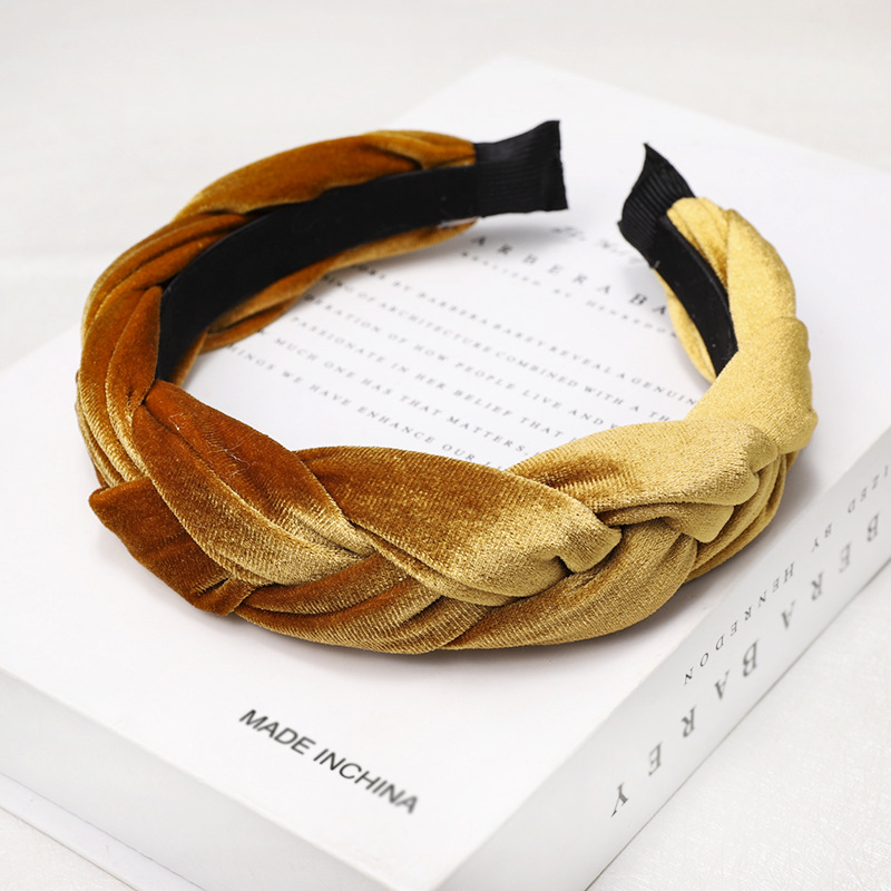 Heiß Verkauftes Europäisches Und Amerikanisches Samt Stoff Geflochtenes Stirnband Koreanisches Kreatives Twist-stirnband Haarkarte Hersteller Yiwu Großhandel display picture 1