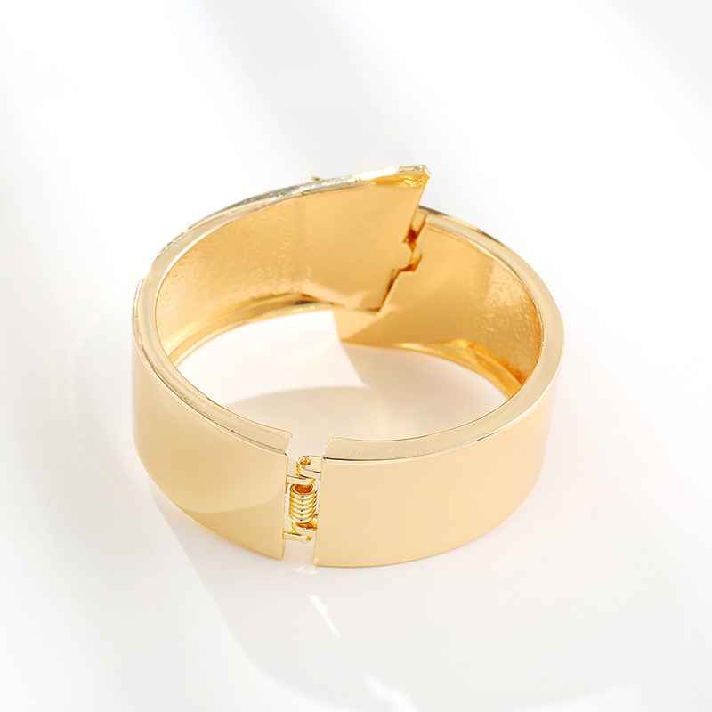 wide side spring open bracelet
