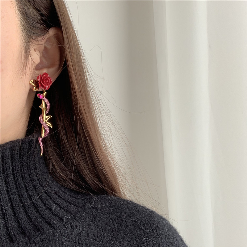 Earrings Retro Big Red Rose Flower Winding Pink Diamond Snake Body Exaggerated Earrings Women display picture 1