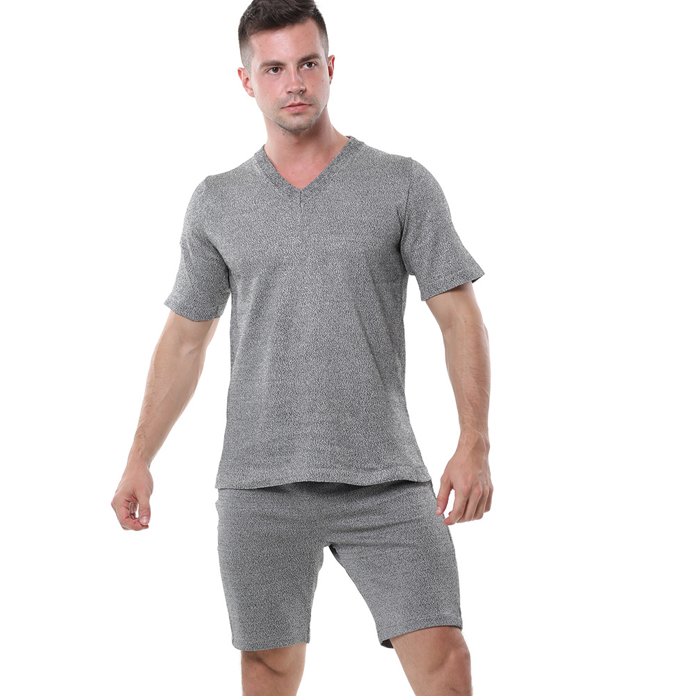 鸡心领 深灰短袖