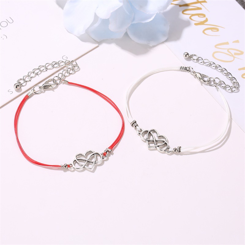 Simple Hollow Heart Alloy Pendant Bracelet display picture 4