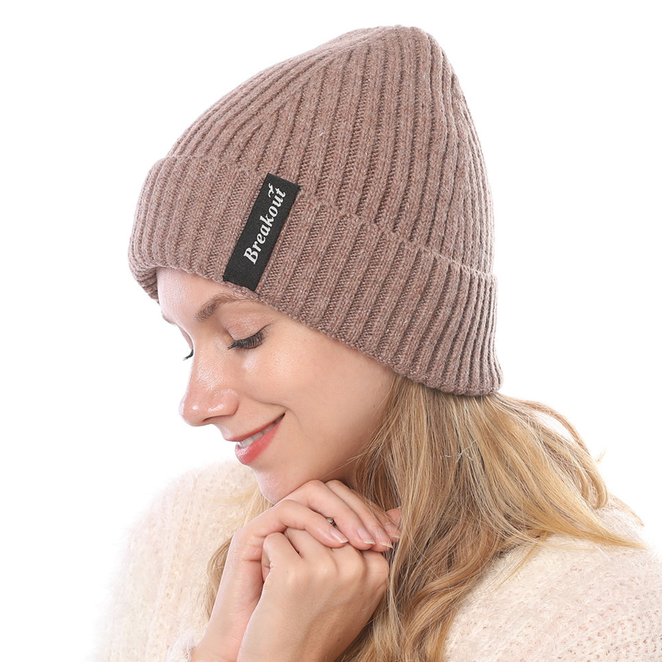 Cappello da uomo in lana calda lavorato a maglia con lettera adesiva con bordo arricciato a righe dritte in velluto autunno e inverno da donna_voghion.com