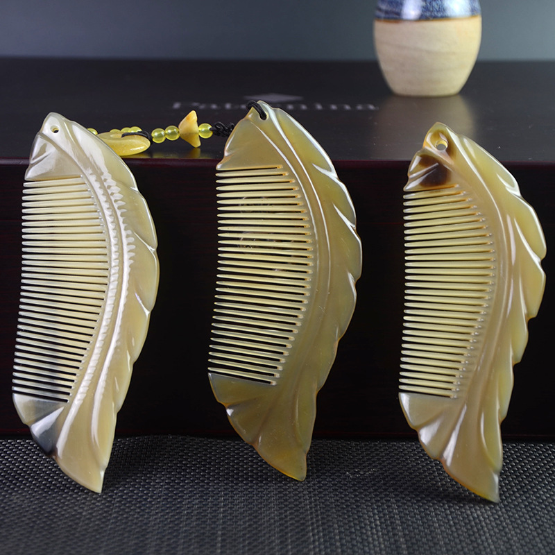 廠家直銷精品牛角梳天然牛角小巧便攜雕刻順發按摩梳現貨代發