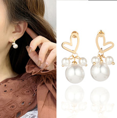 S925银针简约镂空爱心耳钉网红耳饰 百搭时尚珍珠耳坠女E0034