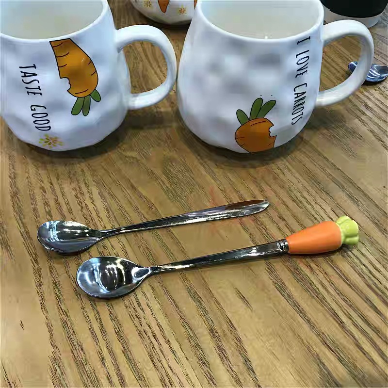 Taza tridimensional de dibujos animados de estilo japonés taza de agua de rábano de conejo con tapa cuchara taza de café Linda Taza de cerámica de oficina