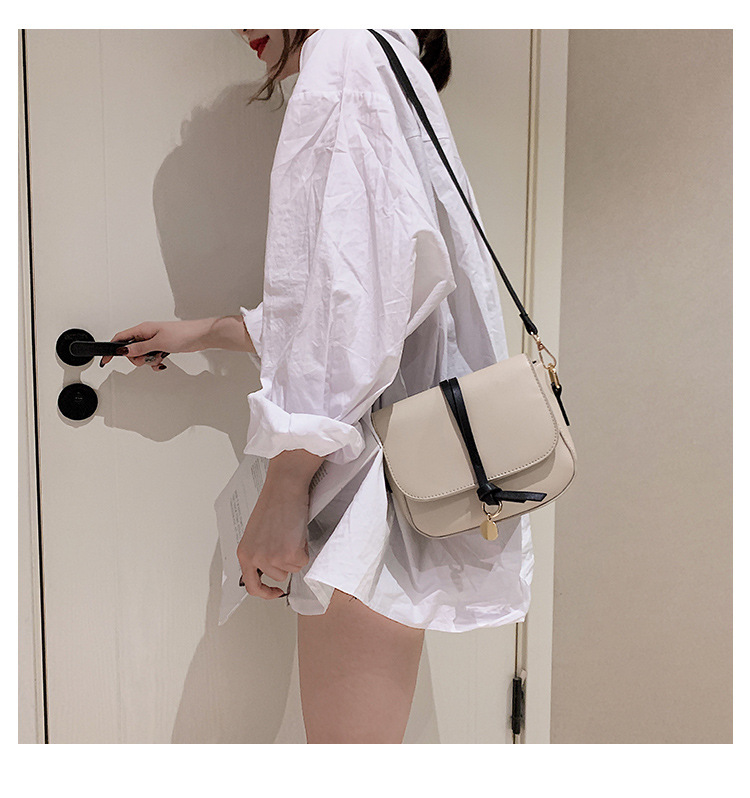 Wholesale Fashion Simple Buckle Type Shoulder Bag Nihaojewelry display picture 5