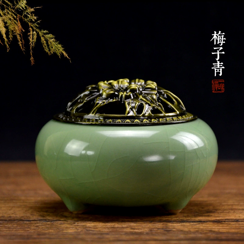 Wholesale ceramic celadon fragrance furnace Pan incense furnace ice cracks and crude pottery furnaces are antique incense incense.