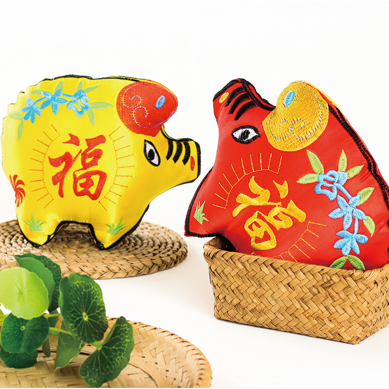 新款生肖福猪香包摆件 工艺礼品 家居办公室酒柜装饰品手工