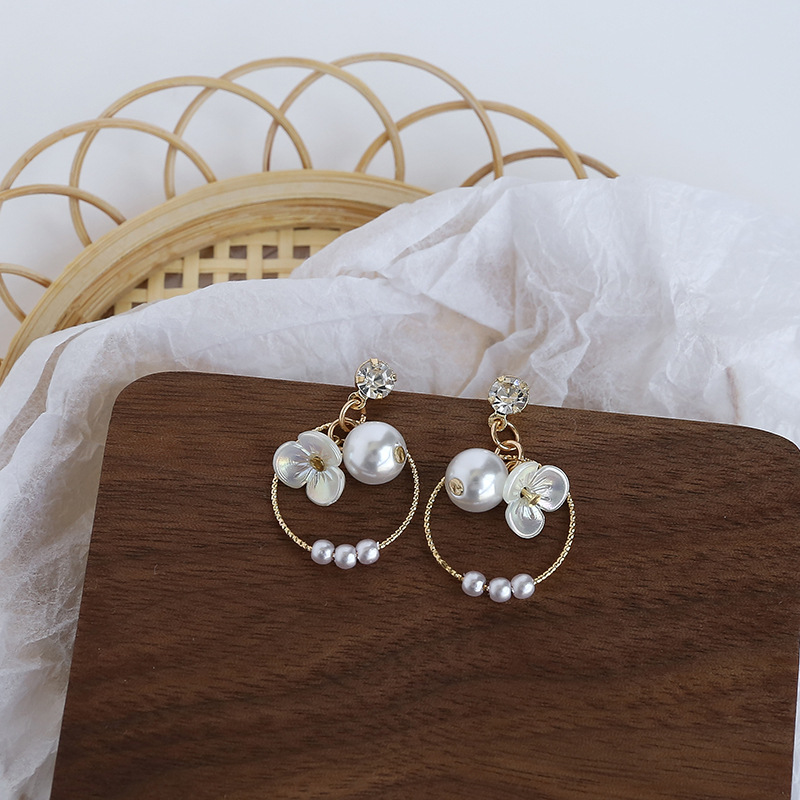 Zircon earrings pearl petals round earrings