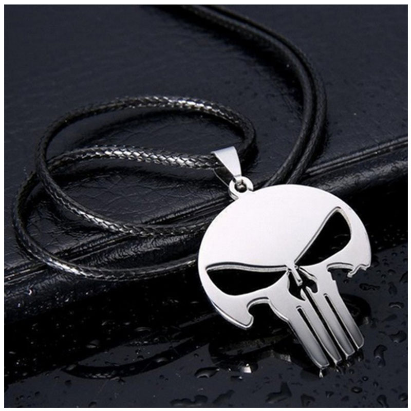 Collana da uomo in acciaio inossidabile di vendita calda con ciondolo a forma di teschio con personalità da supereroe e punizione_voghion.com