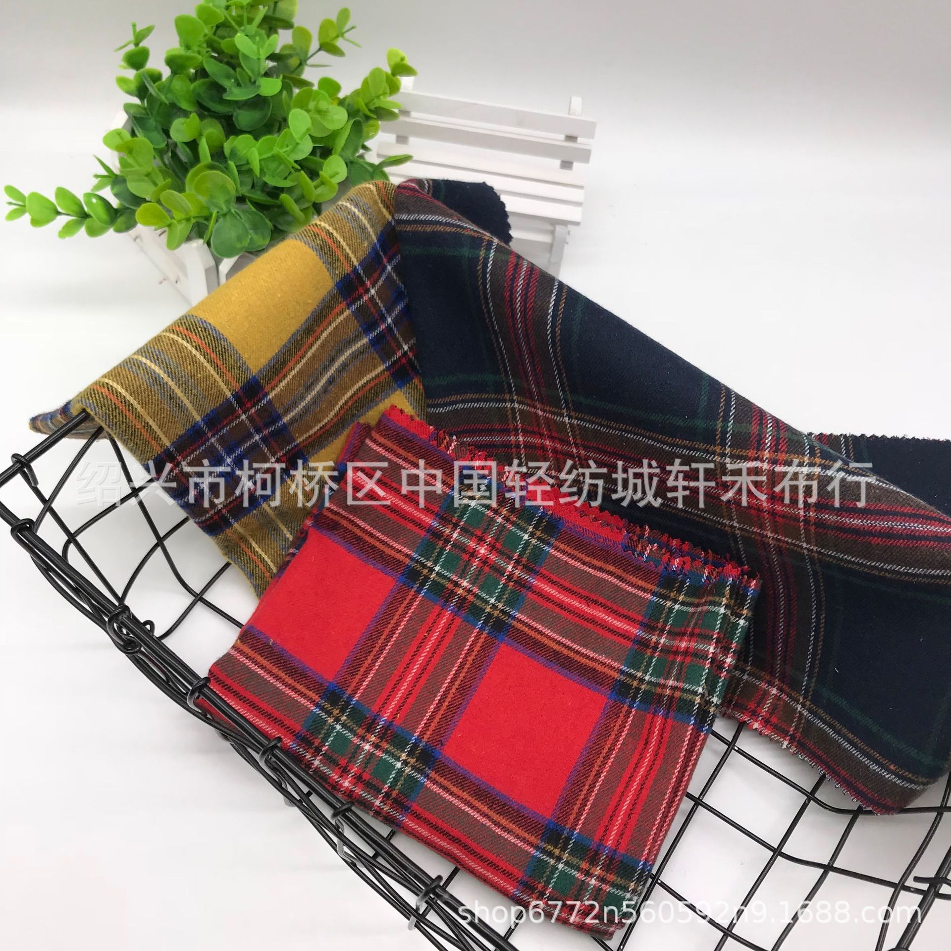 经典学院风格子布 红色圣诞节装饰布涤棉磨毛面料 百褶裙布料现货