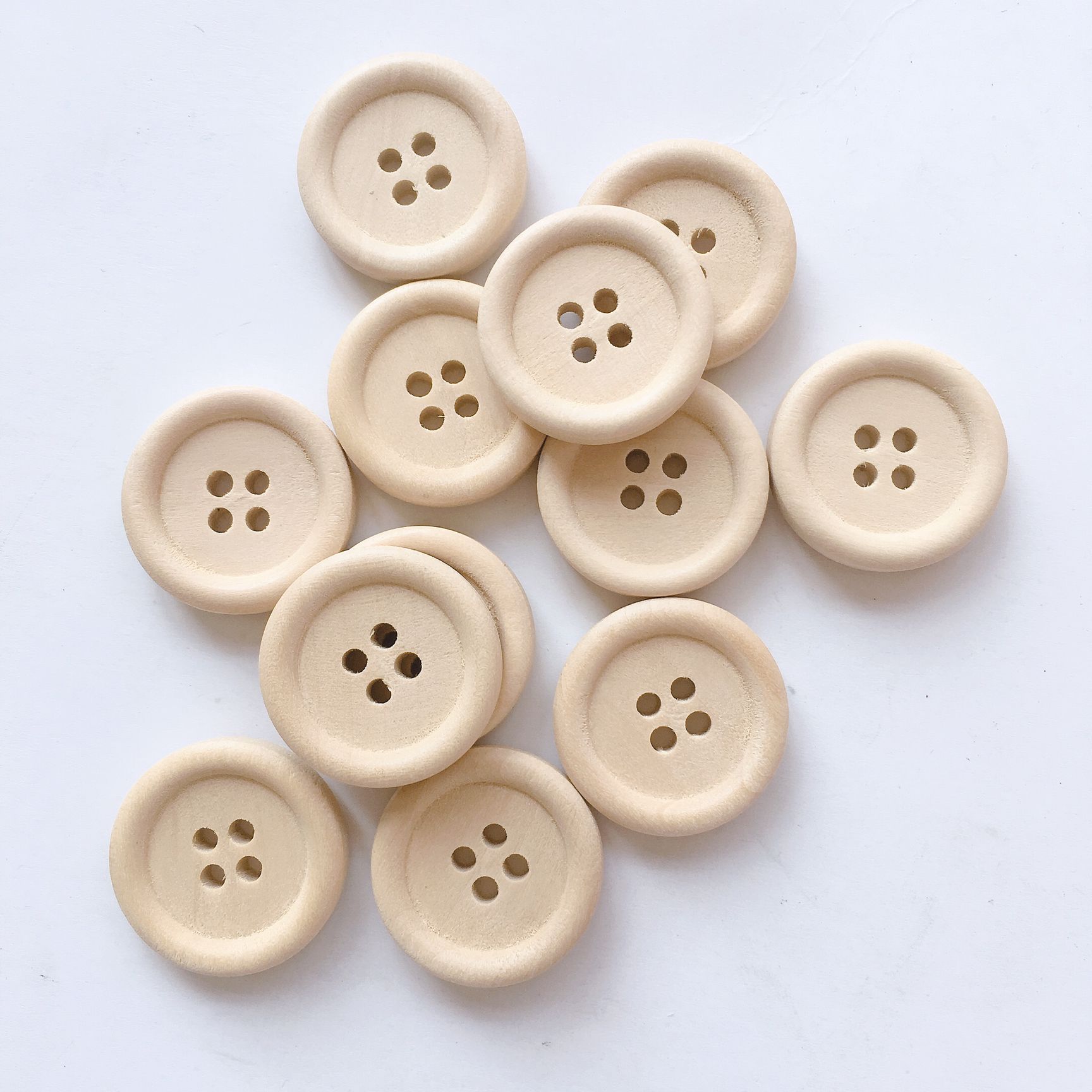 现货天然木头扣细边四眼圆形原木钮扣子儿童手工DIY木质纽扣