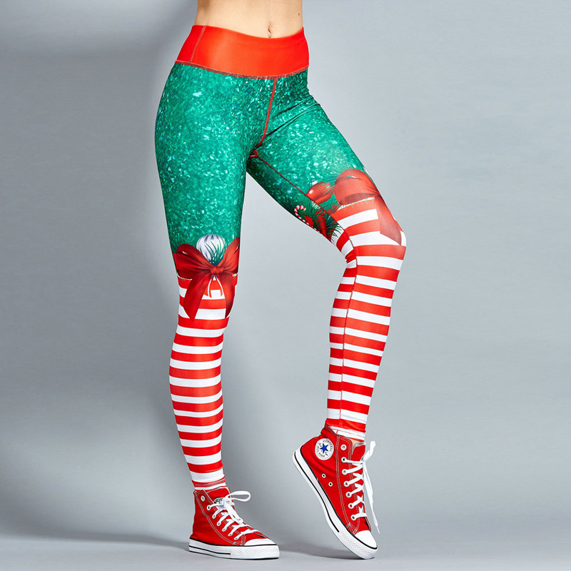 Costura de pantalones deportivos con estampado navideño NSLX9717