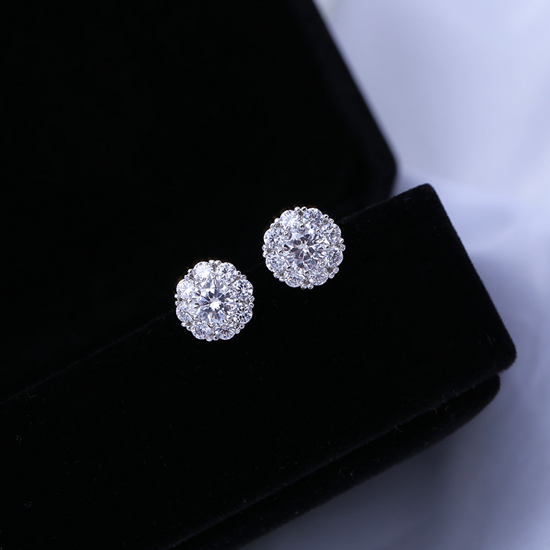 Sterling Argent Aiguille Tiktok Même Style Rotation Boucles D'oreilles Femelle Zircon Boucles D'oreilles Géométriques Frais Simple Bijoux En Gros display picture 1