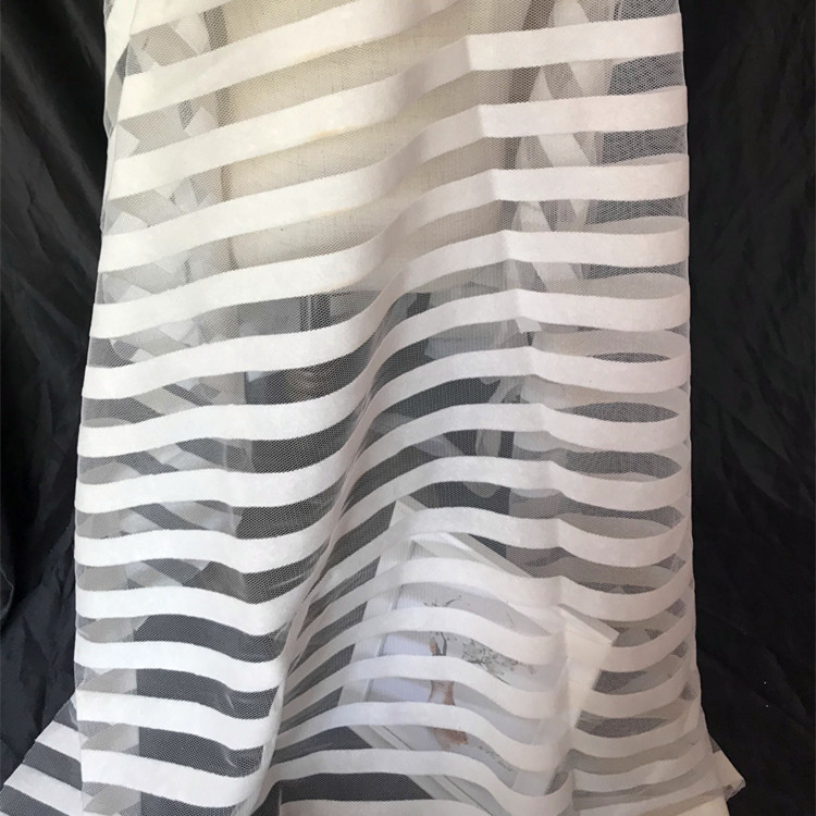 厂家现货供应小条纹网眼布 经编条纹植绒网布小直条纹网 经编网布