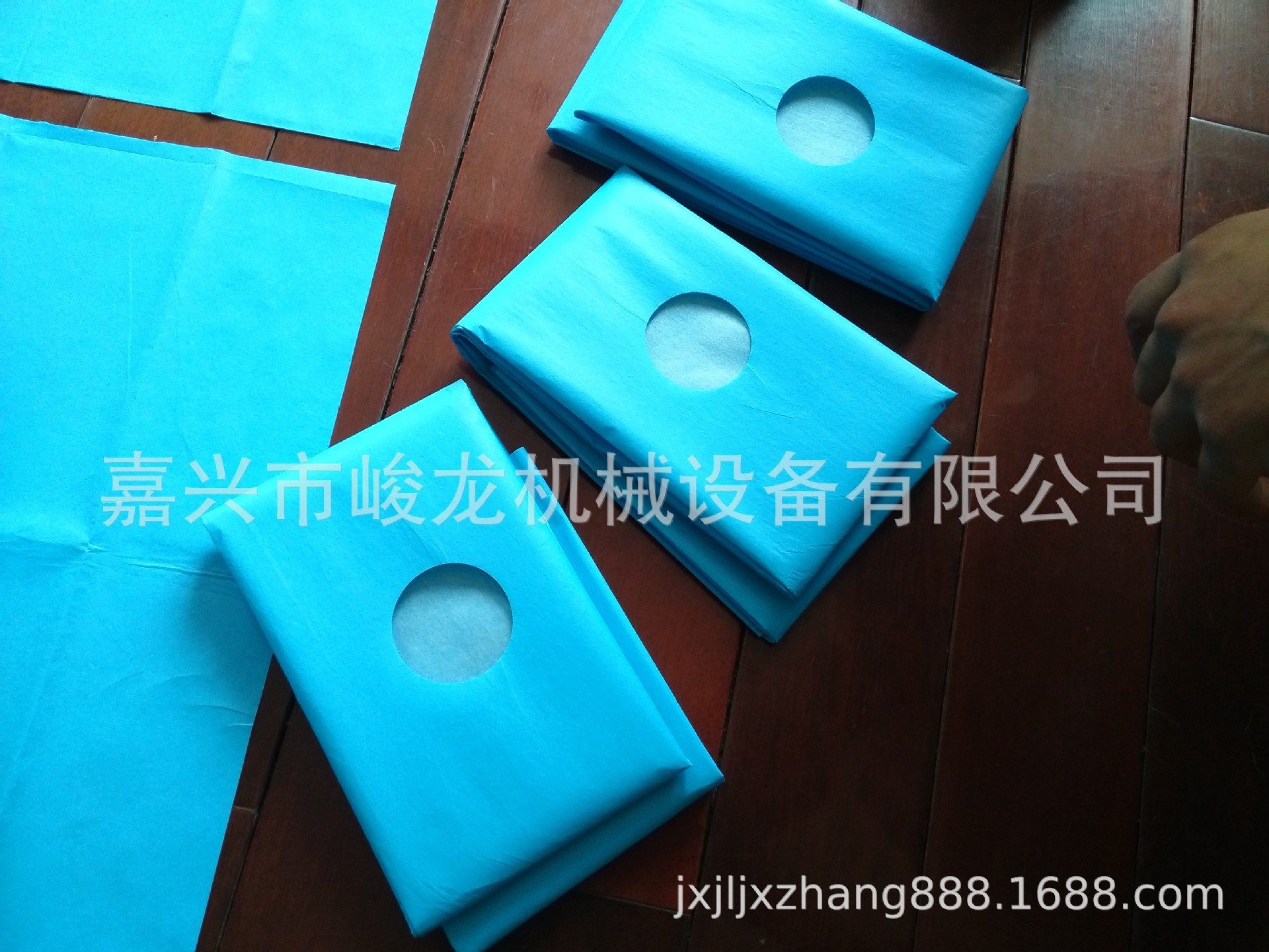 全自动手术洞巾打洞贴标折叠机 一次性医疗手术床单折叠机