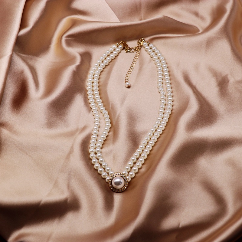 White Imitation Pearl Broken Diamond Pendant Pearl Necklace Neck Chain Short Paragraph Chain Dress Skirt Necklace display picture 3