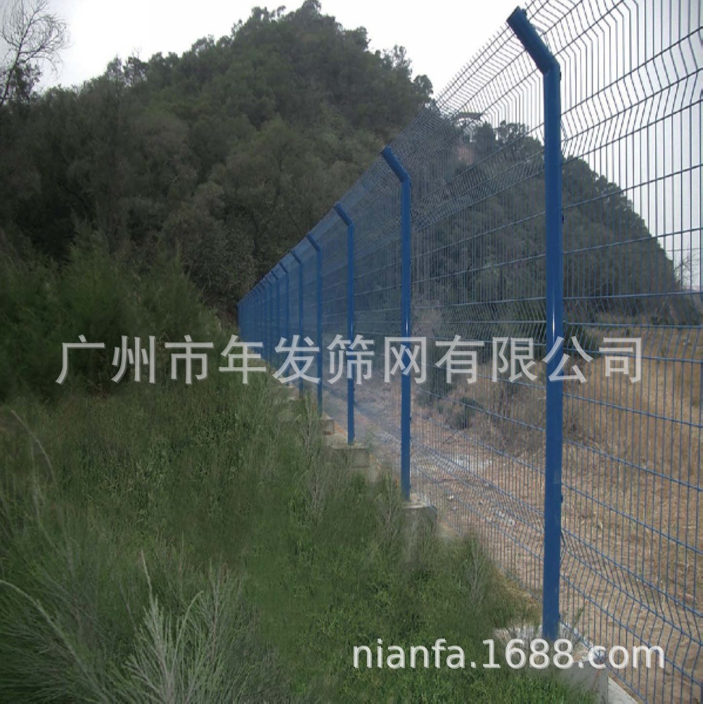 市政园林防护网厂家直销 三角折弯型公路隔离栏  小区住宅围网