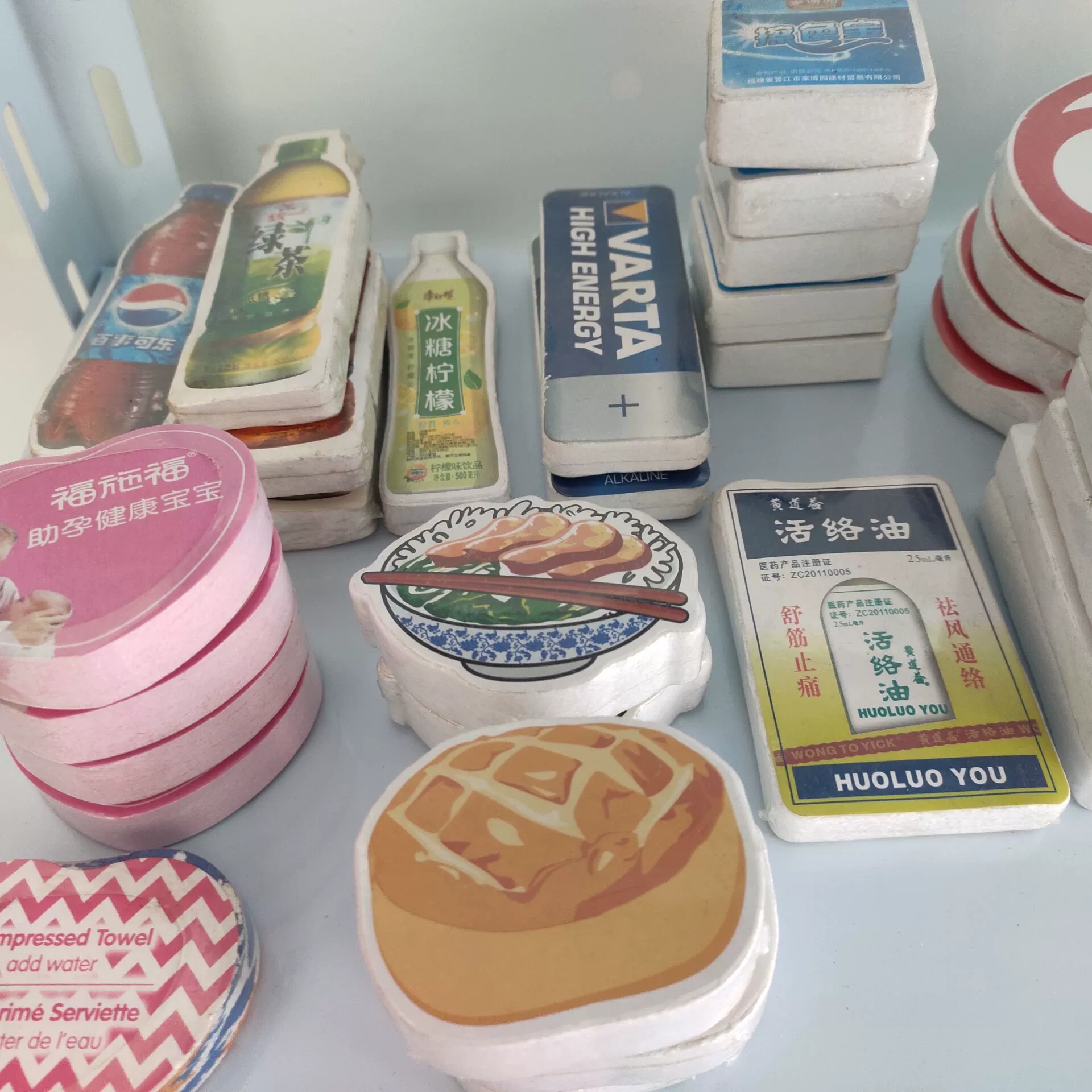 Поставка пользовательских сжатого полотенце бутылка пива форме сжатого полотенце фабрика пользовательских печати логотип