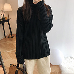 颜色很亮的高领毛衣