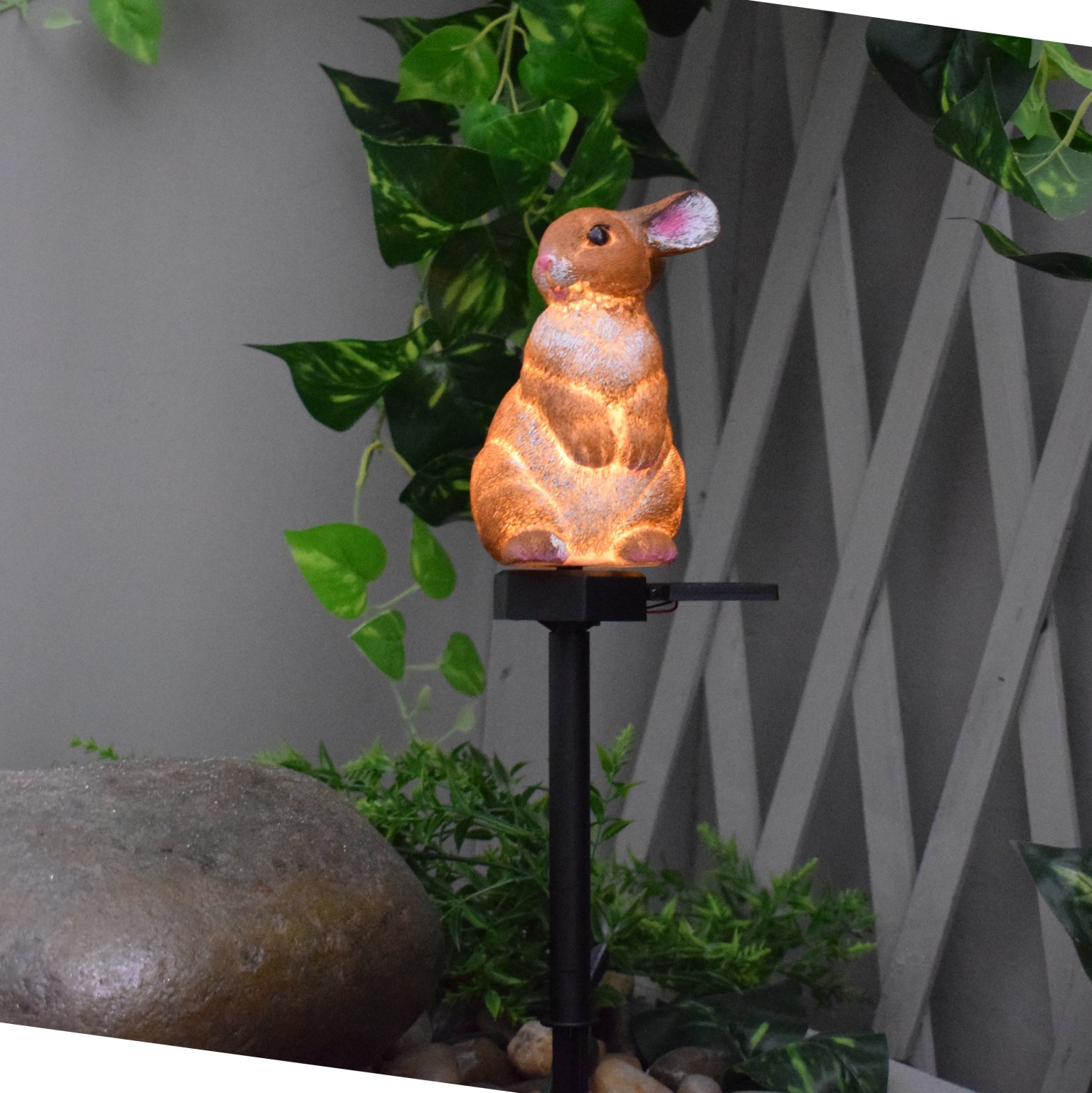 工厂供应跨境电商太阳能兔子地插件LED灯树脂工艺品庭院草坪灯