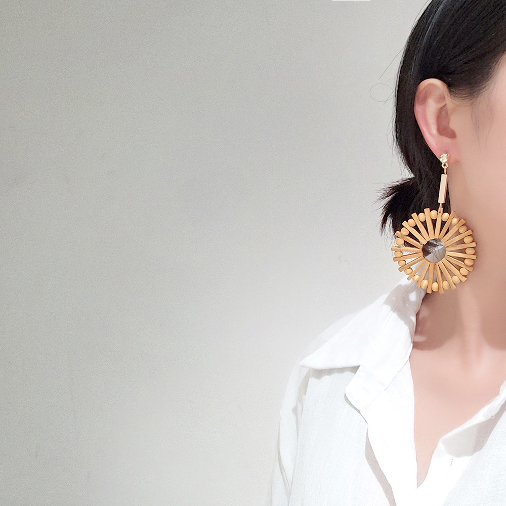 1 Pair Quantity 1 Pair Retro Round Sector Wood Women's Earrings