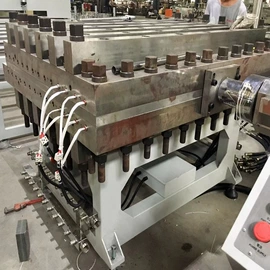 塑料挤出机;塑机辅机;塑料板材设备