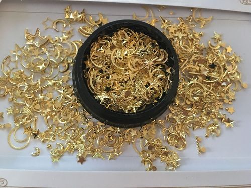 New Japanese-style manicure with the same star and moon rivets, star and moon jewelry, gold manicure DIY rivet box mixed