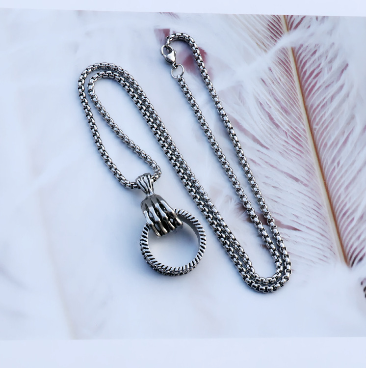 2023 Accessori moda punk dominanti da uomo personalizzati Anello con teschio e ciondolo in acciaio al titanio_voghion.com