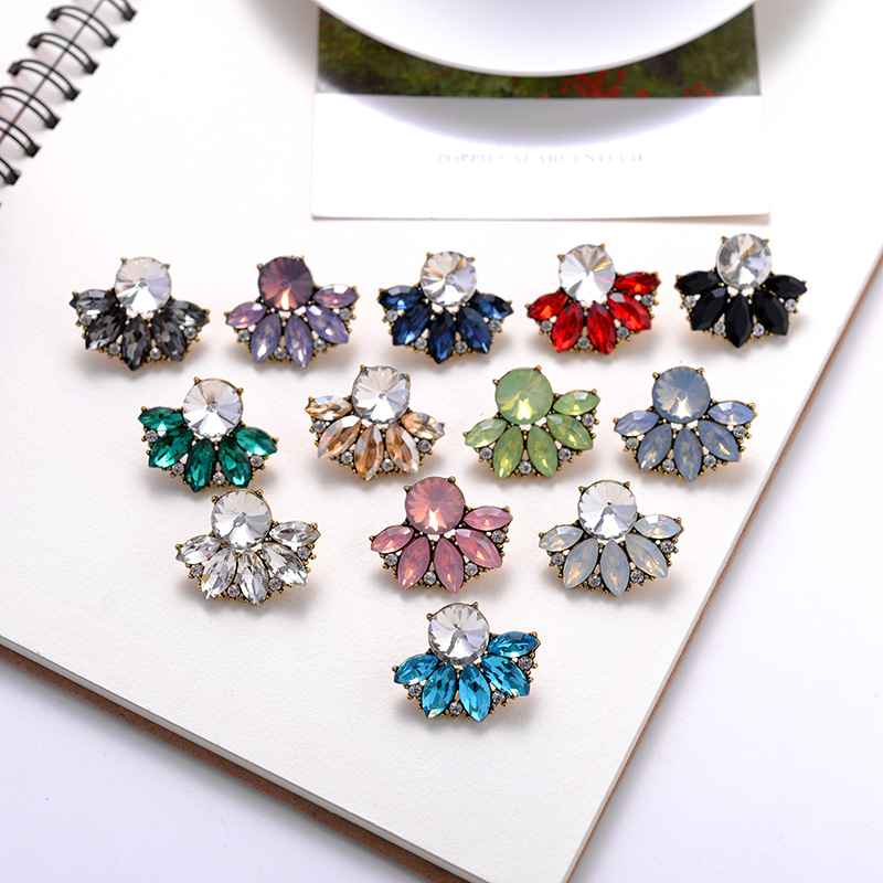 7g Weight Rhinestones Inlay Material Drop Earrings Classification 1 Pair Quantity Daily Occasion Alloy Material Geometric Pattern Women'S Gender Plating Design Retro Style 1 Pair Retro Geometric Alloy Plating Rhinestones Women's Drop Earrings 11