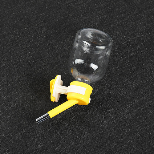 Factory direct sales hanging pet water fountain plastic water bottle for dogs and cats automatic water fountain simple hanging cage