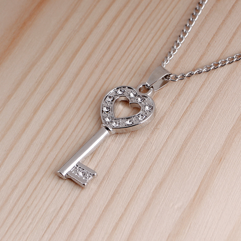 New Fashion Necklace Heart-shaped Key Love Diamond Pendant Necklace Wholesale display picture 6