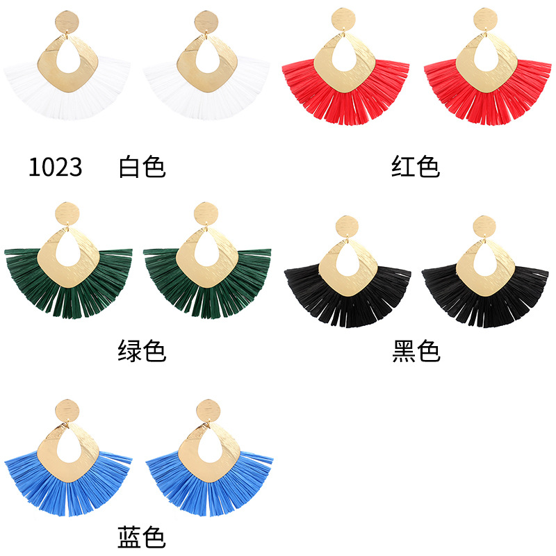 Retro Fan-shaped Raffia Ethnic Style Exaggerated Bohemian Tassel Earrings display picture 3