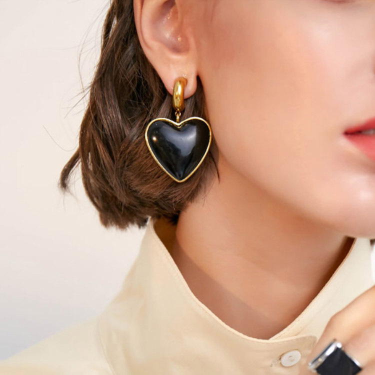 30g Weight No Inlaid Inlay Material Earrings Classification Retro Exaggerated Personalized Red Heart-shaped Sterling Silver Needle Earrings